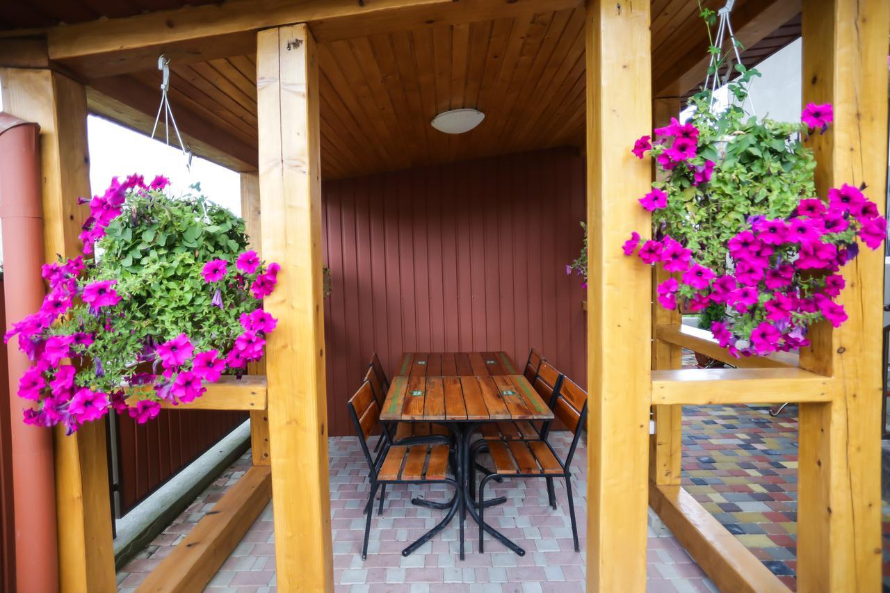 U Maksa Hotel Solociîn Exterior foto