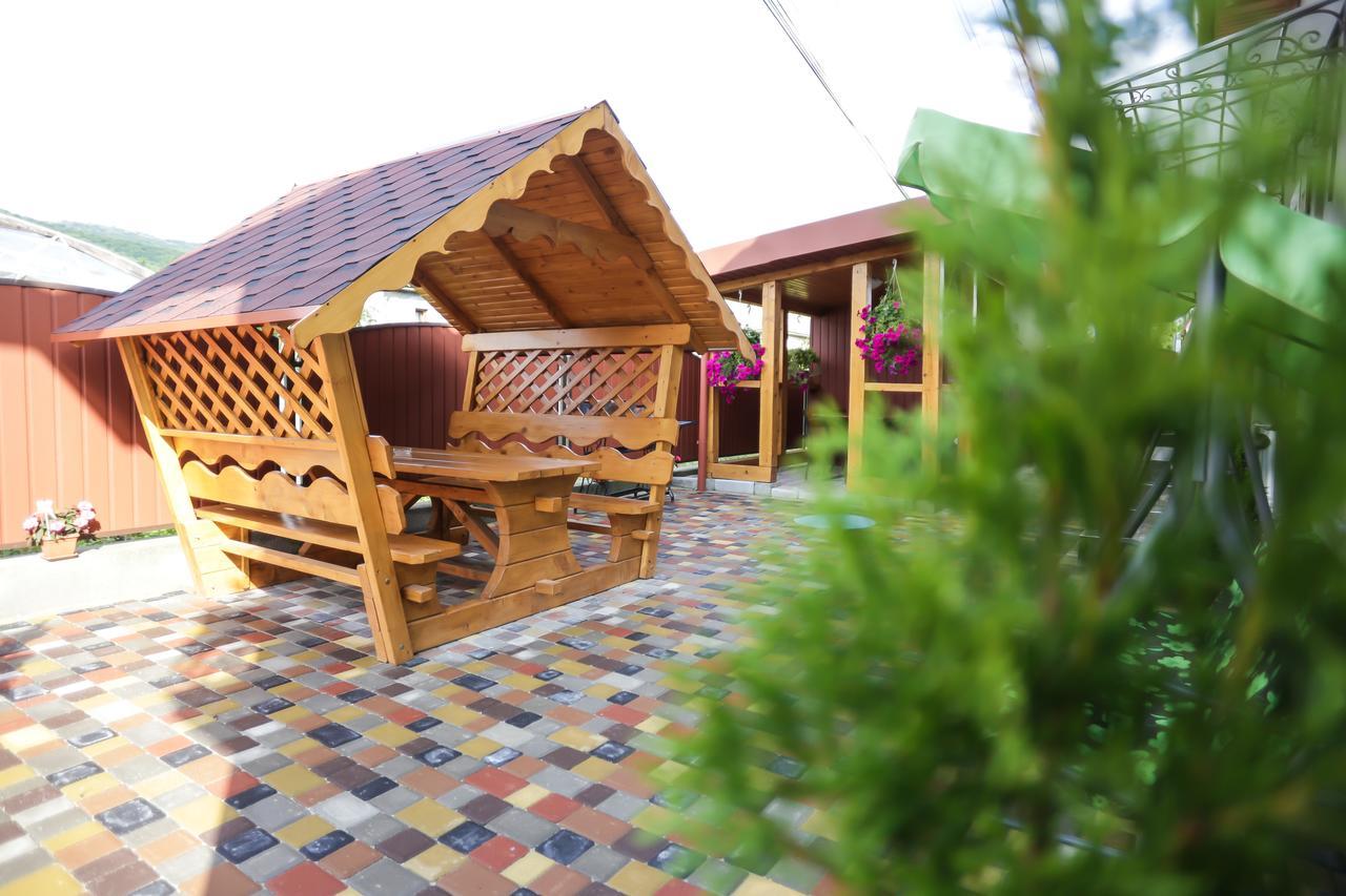 U Maksa Hotel Solociîn Exterior foto