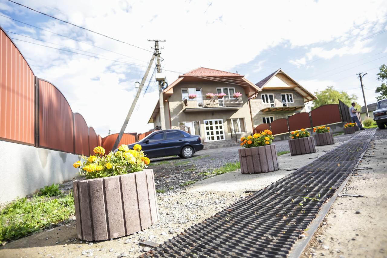 U Maksa Hotel Solociîn Exterior foto